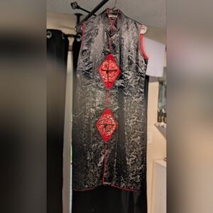 Tang Yi Chinese traditional black and red brocade cheongsam/qipao dress.